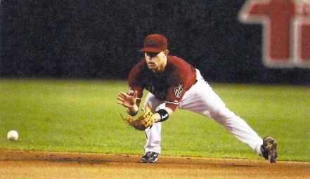 groundball perfection, hands out in front, eyes on the ball, knees bent