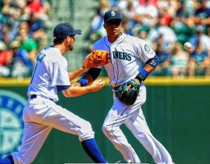 solid hand and glove position to receive throw