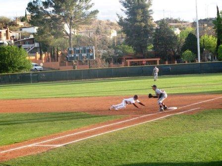 Lefty positioning to hold runner